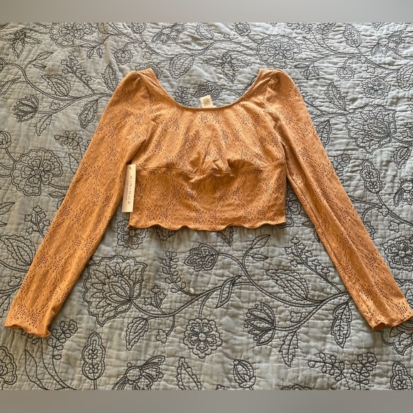 Kirious Los Angelous Laser Lace Crop Top - Picture 2 of 6